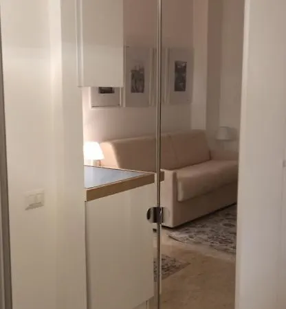 Smart Porta Venezia Fashion District Apartment